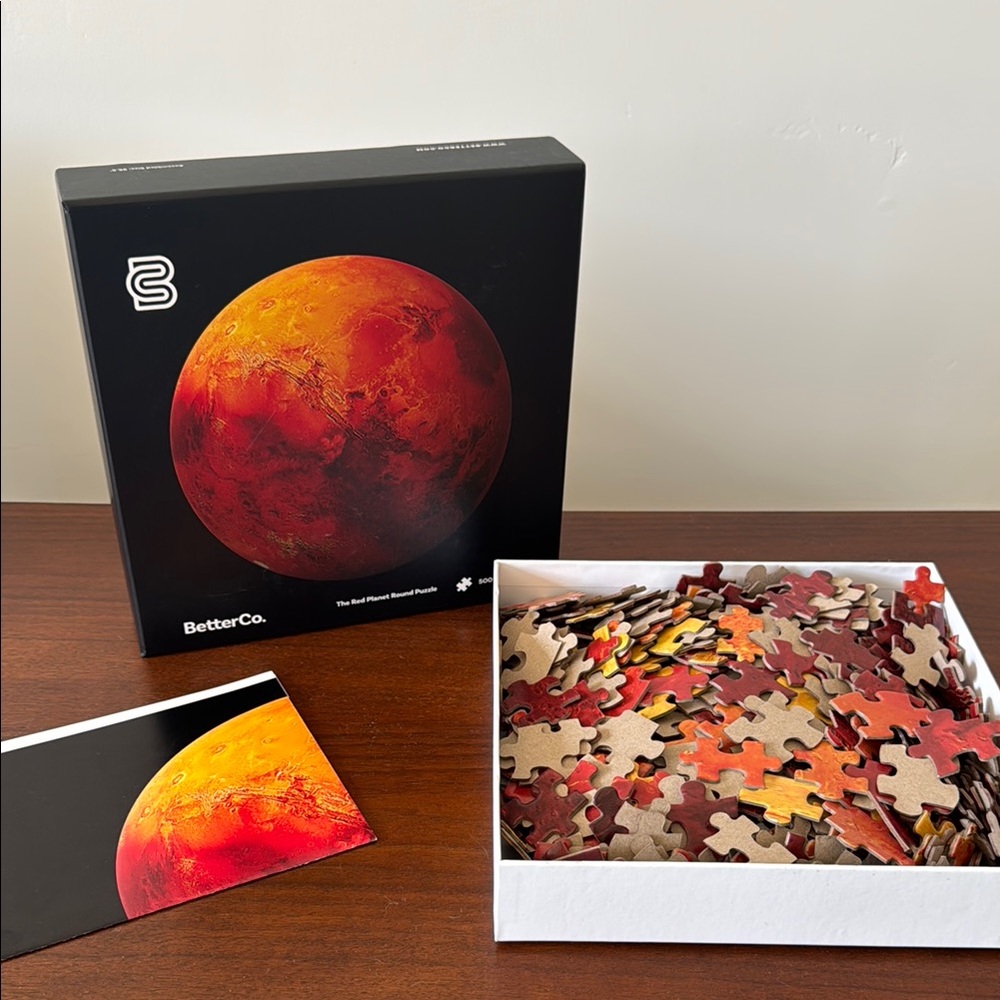 BetterCo. The Red Planet Round Puzzle 500 Pieces